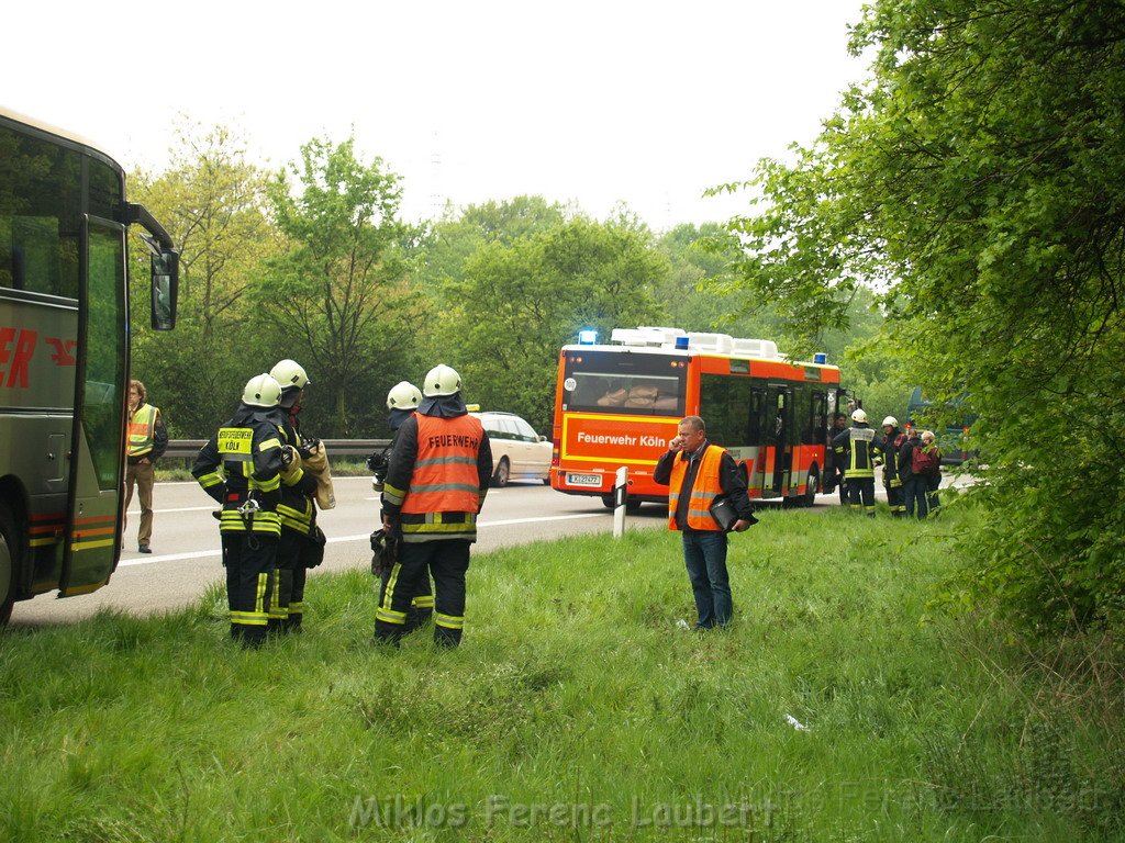 Feuer Reisebus im Kreuz Koeln Ost A3 auf die A4  P14.JPG